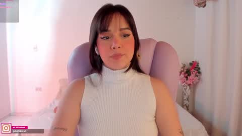 Snapshot of pau_cute chatting on January 24, 2025, 4:37 am Sofa online show from January 24, 2025, 4:37 am