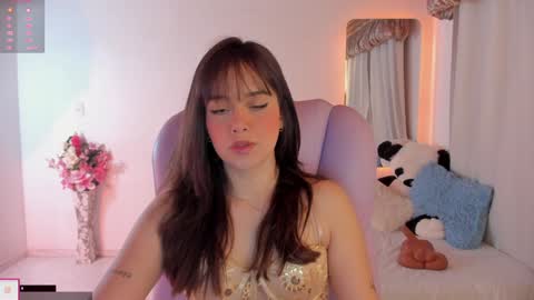 Snapshot of pau_cute chatting on February 5, 2025, 4:27 am Sofa online show from February 5, 2025, 4:27 am