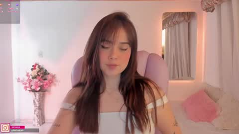 Snapshot of pau_cute chatting on February 20, 2025, 4:07 am Sofa online show from February 20, 2025, 4:07 am