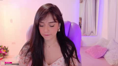 Snapshot of pau_cute chatting on October 8, 2025, 11:46 pm Sofa online show from October 8, 2025, 11:46 pm