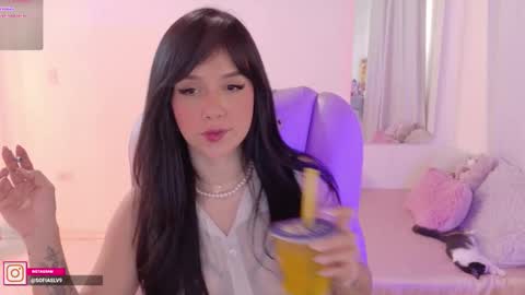 Snapshot of pau_cute chatting on October 23, 2025, 9:35 pm Sofa online show from October 23, 2025, 9:35 pm