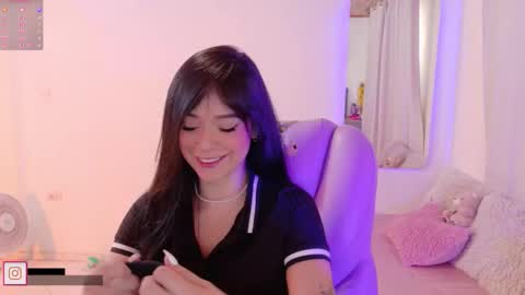 Snapshot of pau_cute chatting on November 3, 2025, 9:27 pm Sofa online show from November 3, 2025, 9:27 pm