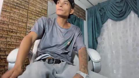 Snapshot of paul_booy chatting on October 26, 2025, 3:56 am Paul online show from October 26, 2025, 3:56 am