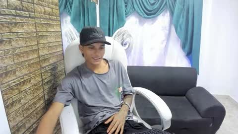 Snapshot of paul_booy chatting on November 5, 2025, 2:00 am Paul online show from November 5, 2025, 2:00 am