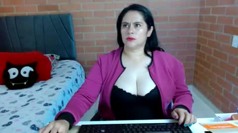 paula__117 online show from July 8, 2026, 7:18 pm