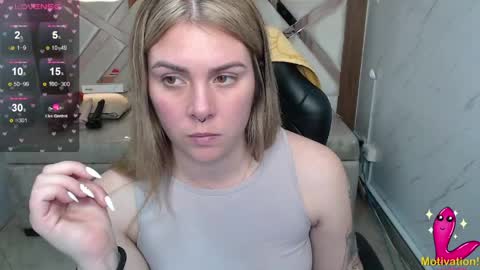 Snapshot of paula_b_ chatting on May 25, 2026, 12:44 pm Paula online show from May 25, 2026, 12:44 pm