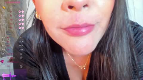 Snapshot of paula_brown18 chatting on January 13, 2025, 10:13 pm Pau online show from January 13, 2025, 10:13 pm