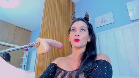 Snapshot of paula_brown18 chatting on September 14, 2025, 12:37 pm Pau online show from September 14, 2025, 12:37 pm