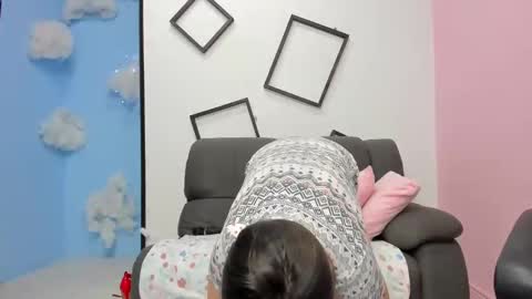 paula_miler1 online show from October 27, 2025, 2:10 pm