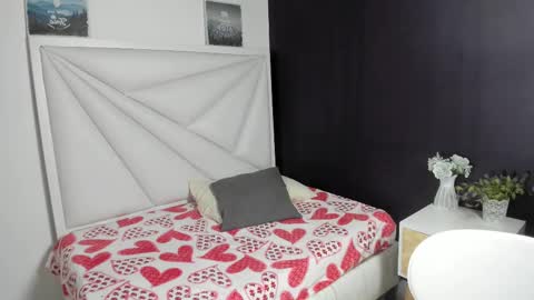 Paula online show from September 12, 2025, 2:28 pm