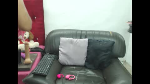 Snapshot of paulette_squirt chatting on September 19, 2025, 1:23 pm paulette_squirt online show from September 19, 2025, 1:23 pm