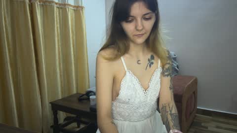 Isla  Chase online show from December 1, 2024, 4:29 pm