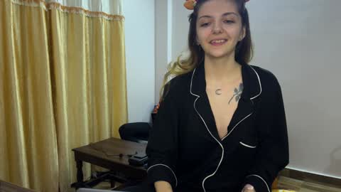 Isla  Chase online show from December 12, 2024, 8:53 pm