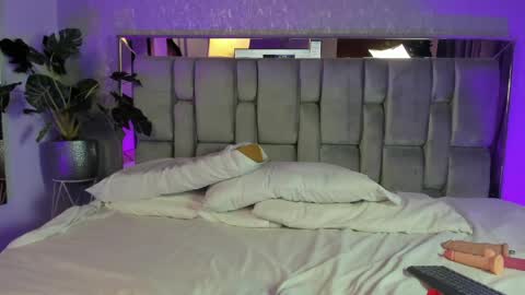 PAULINA  online show from March 26, 2026, 9:42 pm