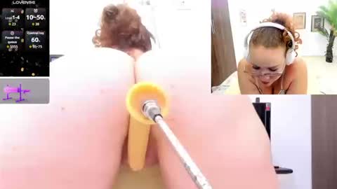 Paulina Davis  online show from September 23, 2025, 4:04 am