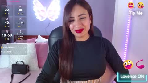 paulina online show from March 8, 2025, 5:43 pm