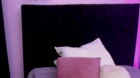 PAULINA  online show from April 21, 2026, 1:42 am