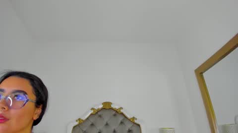 paulina lux online show from February 15, 2026, 2:58 pm