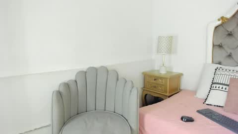 paulina lux online show from March 6, 2026, 10:17 pm