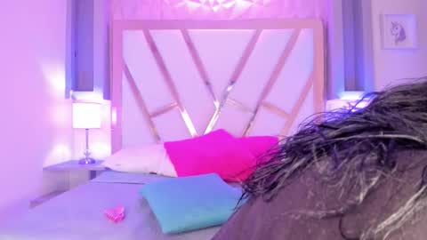   online show from October 22, 2025, 10:20 pm