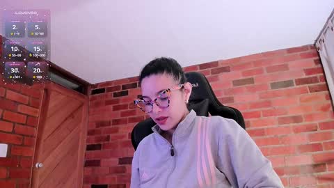 Snapshot of paulinabarnett_ chatting on December 19, 2024, 12:24 am Paulina online show from December 19, 2024, 12:24 am