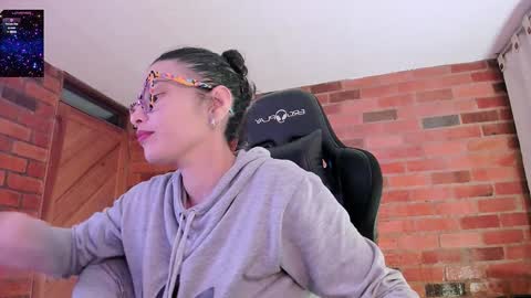 Snapshot of paulinabarnett_ chatting on December 25, 2024, 1:42 am Paulina online show from December 25, 2024, 1:42 am