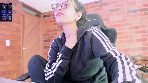 Snapshot of paulinabarnett_ chatting on December 28, 2024, 12:15 am Paulina online show from December 28, 2024, 12:15 am