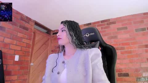 Snapshot of paulinabarnett_ chatting on January 1, 2025, 2:19 am Paulina online show from January 1, 2025, 2:19 am