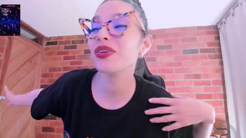 Snapshot of paulinabarnett_ chatting on January 5, 2025, 3:32 am Paulina online show from January 5, 2025, 3:32 am