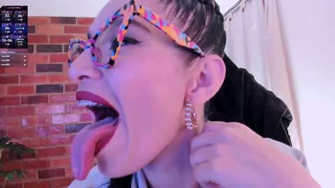 Snapshot of paulinabarnett_ chatting on January 10, 2025, 12:38 am Paulina online show from January 10, 2025, 12:38 am