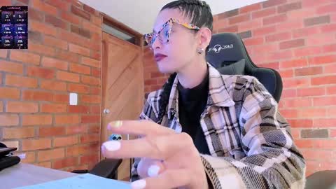 Snapshot of paulinabarnett_ chatting on January 11, 2025, 12:55 am Paulina online show from January 11, 2025, 12:55 am