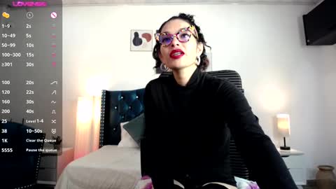 Snapshot of paulinabarnett_ chatting on February 13, 2025, 12:21 pm Paulina online show from February 13, 2025, 12:21 pm