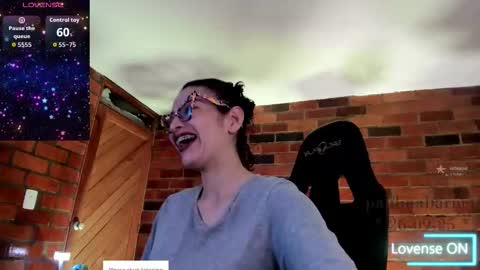 Snapshot of paulinabarnett_ chatting on September 27, 2025, 3:33 am Paulina online show from September 27, 2025, 3:33 am