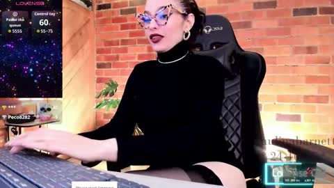 Snapshot of paulinabarnett_ chatting on October 25, 2025, 4:42 am Paulina online show from October 25, 2025, 4:42 am