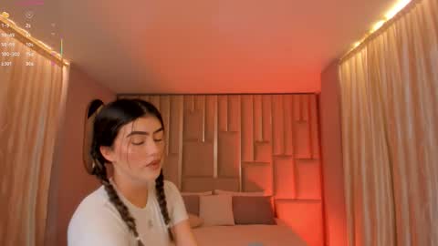 Paulina Santos  online show from February 28, 2026, 7:48 pm