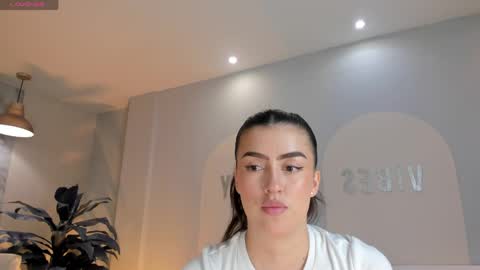 Paulina Santos  online show from March 28, 2026, 7:35 pm