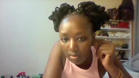 Snapshot of pauline19932016 chatting on November 2, 2025, 7:16 pm pauline19932016 online show from November 2, 2025, 7:16 pm