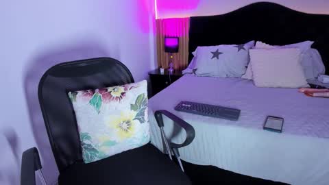 Pauline online show from March 19, 2026, 2:37 am