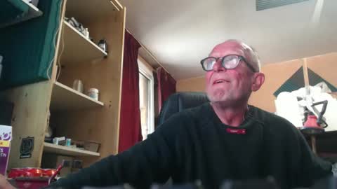 Snapshot of pc8474408 chatting on May 3, 2026, 9:26 am pc8474408 online show from May 3, 2026, 9:26 am