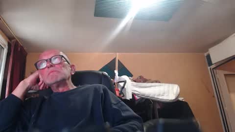 Snapshot of pc8474408 chatting on May 4, 2026, 3:52 pm pc8474408 online show from May 4, 2026, 3:52 pm