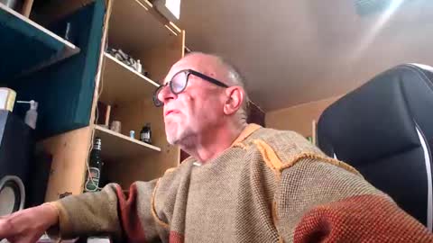 Snapshot of pc8474408 chatting on May 13, 2026, 12:46 pm pc8474408 online show from May 13, 2026, 12:46 pm