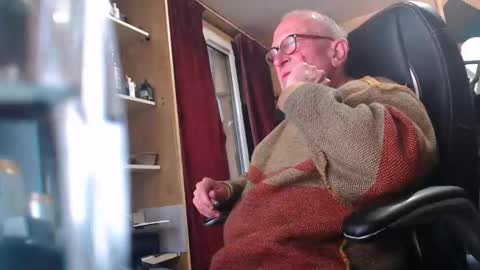 Snapshot of pc8474408 chatting on May 19, 2026, 6:25 pm pc8474408 online show from May 19, 2026, 6:25 pm