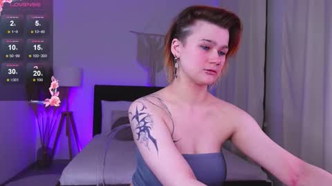 peach_avalanche online show from September 17, 2025, 8:43 pm