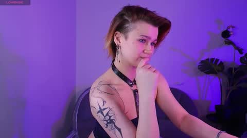 peach_avalanche online show from September 23, 2025, 9:18 pm