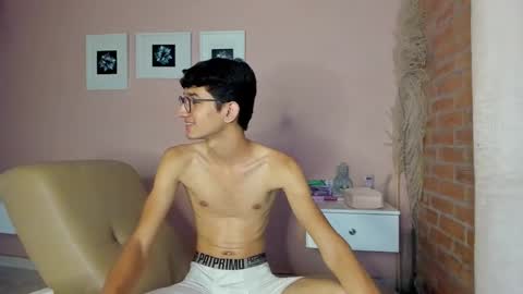 Snapshot of peach_tyron chatting on March 1, 2025, 10:42 pm peach tyron online show from March 1, 2025, 10:42 pm