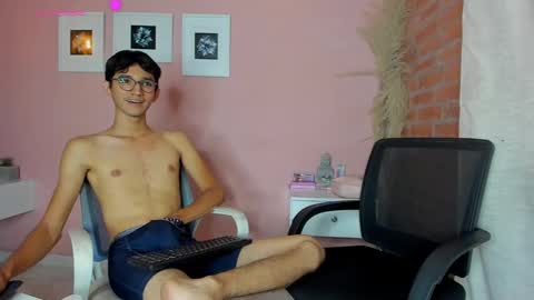 Snapshot of peach_tyron chatting on March 3, 2025, 10:52 pm peach tyron online show from March 3, 2025, 10:52 pm