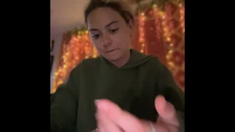 Snapshot of peachesncreampiezz chatting on July 14, 2026, 10:04 pm peachesncreampiezz online show from July 14, 2026, 10:04 pm