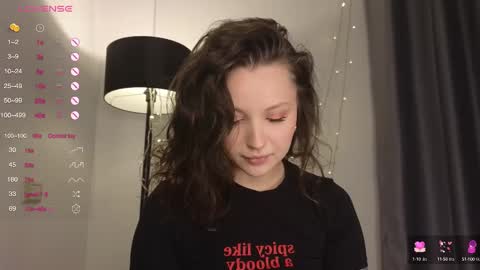 Snapshot of peachvibes chatting on February 23, 2025, 7:28 pm Lili online show from February 23, 2025, 7:28 pm