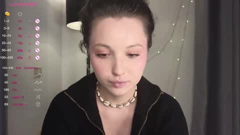 Snapshot of peachvibes chatting on March 1, 2025, 2:26 am Lili online show from March 1, 2025, 2:26 am