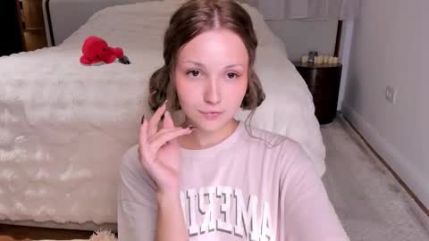 Snapshot of peachvibes chatting on November 10, 2025, 7:07 am Lili online show from November 10, 2025, 7:07 am